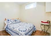 Bright Cozy 2 Bdrm Basement Near University - Photo 2