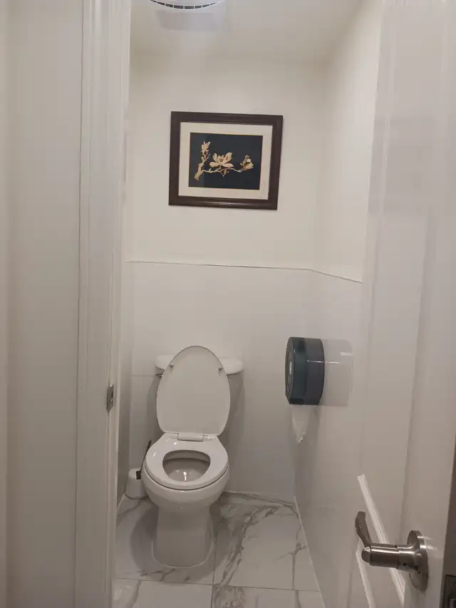 A brand new private day room with a queen-size bed - Photo 3