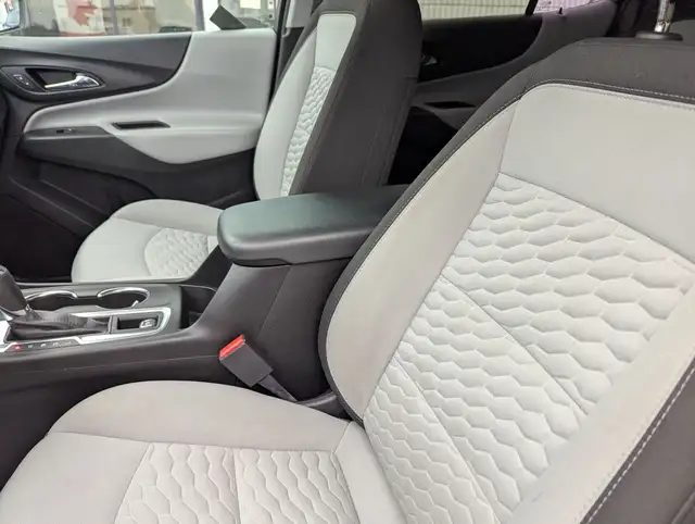 2021 Chevrolet Equinox LS WITH GREAT GAS MILEAGE! - Photo 8