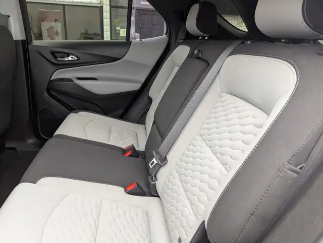 2021 Chevrolet Equinox LS WITH GREAT GAS MILEAGE! - Photo 9