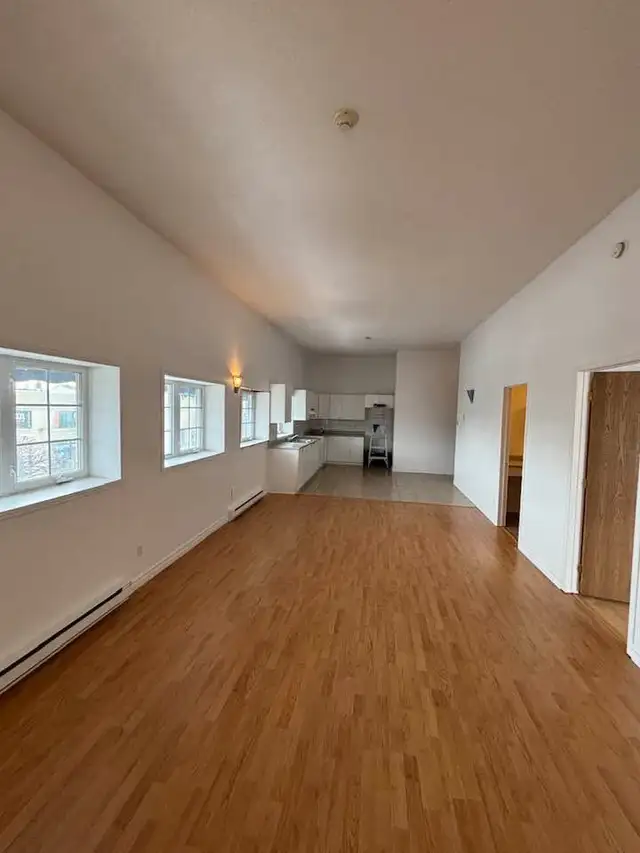 Spacious 1-Bedroom Rental in Downtown Hawkesbury - Photo 3