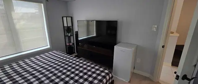 Fully furnished room for rent with 1 Parking Spot - Photo 3