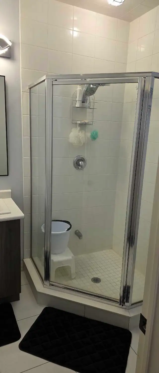 Fully furnished room for rent with 1 Parking Spot - Photo 6