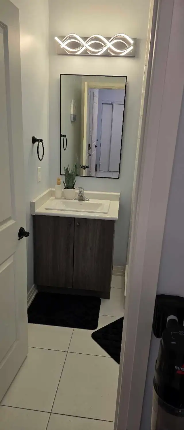 Fully furnished room for rent with 1 Parking Spot - Photo 7