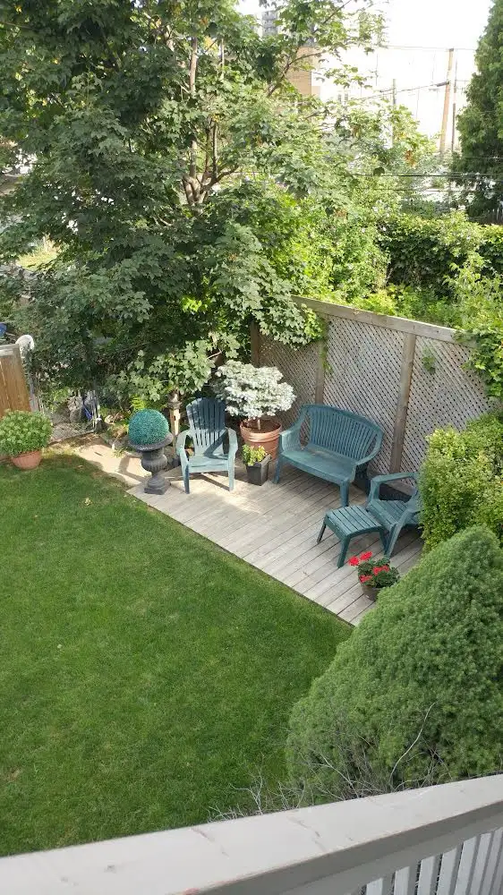 Large One Bedroom plus Den in Century Home - Photo 10