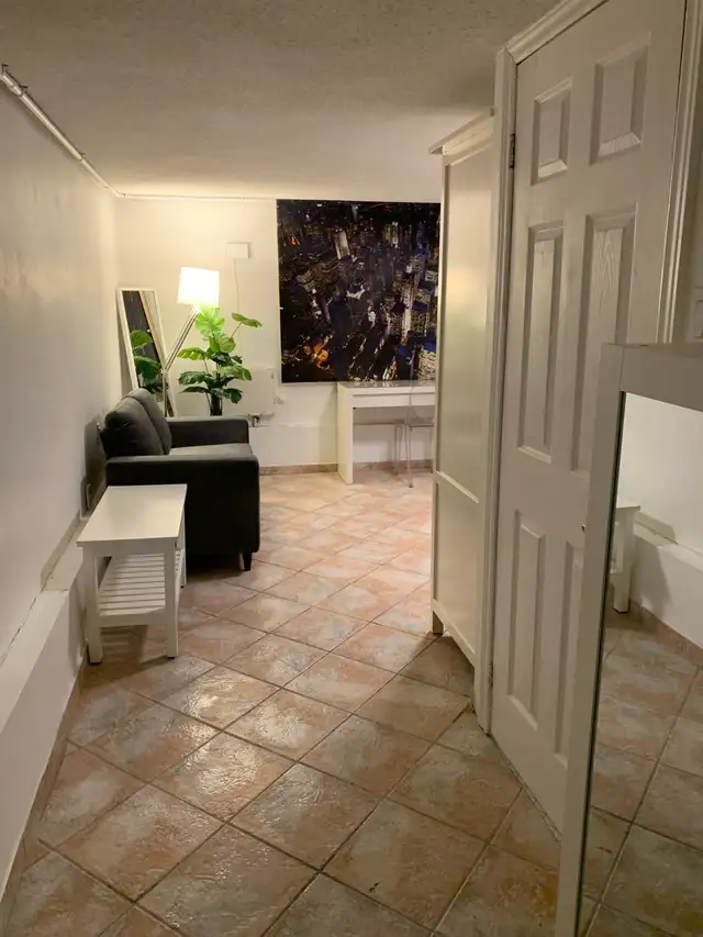 Room for rent in Toronto - Photo 2
