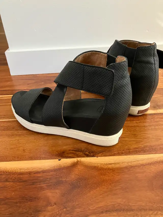 Womens Dr.Scholls black leather sandals. - Photo 3