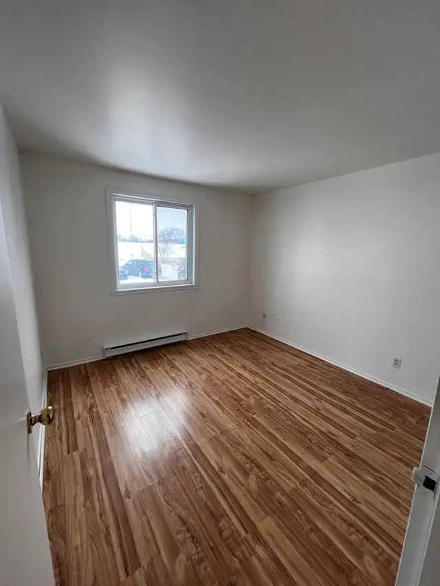 5 1/2 JUILLET La Prairie à côté A132, Pont Champlain à 7min - Photo 2