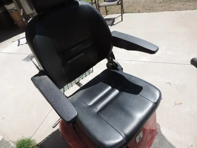 EMO Mobility Scooter - Photo 4