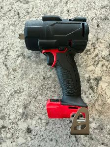 M18 FUEL Mid-Torque Milwaukee 1/2' Impact Wrench