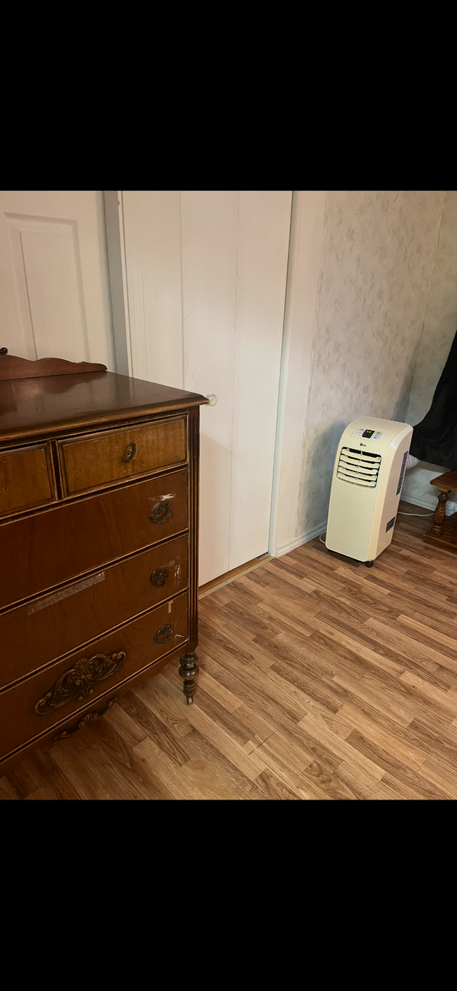 DALLAS HOME BEDROOM W/ENSUITE