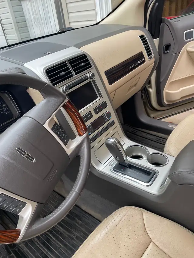 2010 Lincoln MKX AWD SUV for sale by owner - Photo 2