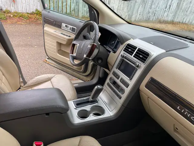 2010 Lincoln MKX AWD SUV for sale by owner - Photo 3