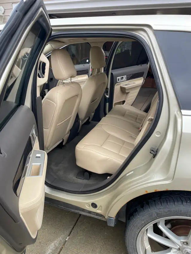 2010 Lincoln MKX AWD SUV for sale by owner - Photo 4