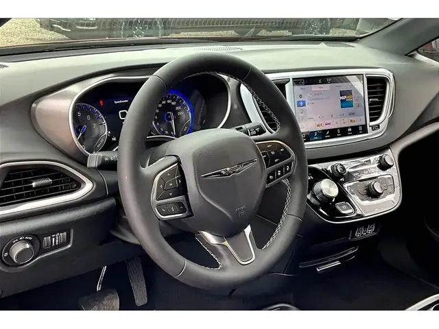 2025 Chrysler Grand Caravan SXT | 10.1\' Touch Screen | Leather - Photo 6