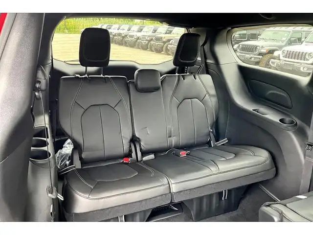 2025 Chrysler Grand Caravan SXT | 10.1\' Touch Screen | Leather - Photo 15