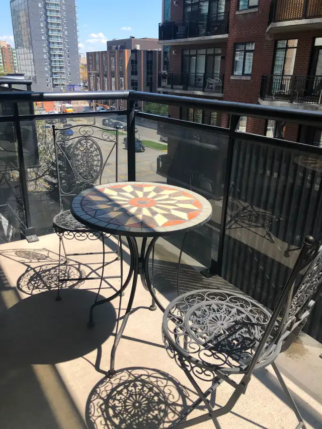 Condominium for rent - Photo 2