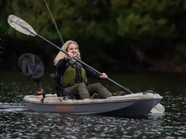 Pelican catch 110 mode skeg kayaks instock with Paddle! - Photo 3