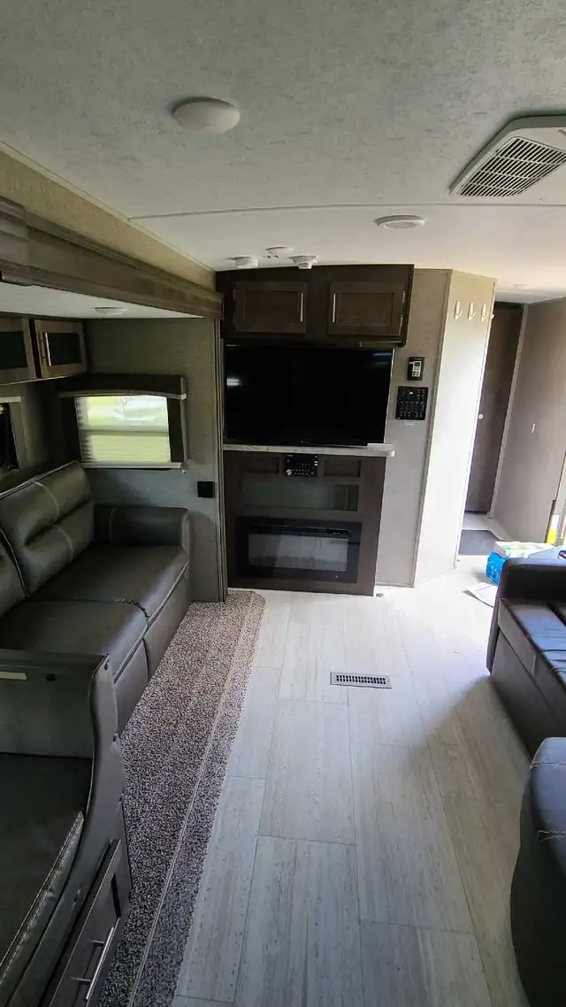 2019 Rockwood ultra lite travel trailer for sale - Photo 2