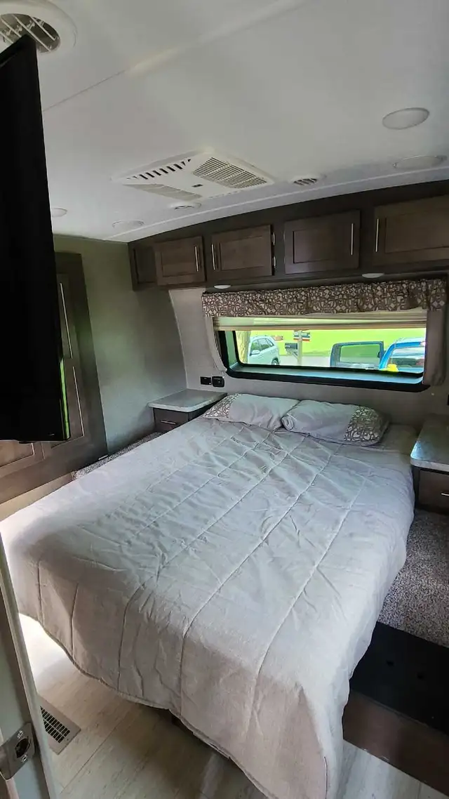2019 Rockwood ultra lite travel trailer for sale - Photo 3