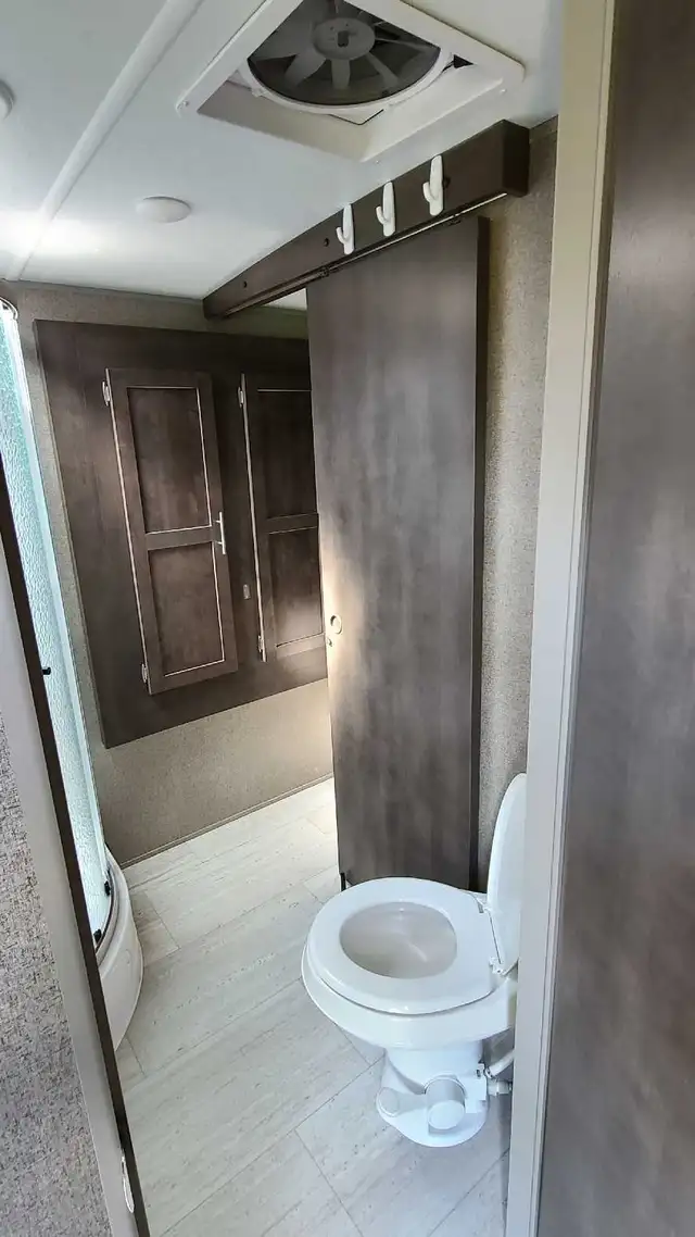 2019 Rockwood ultra lite travel trailer for sale - Photo 4