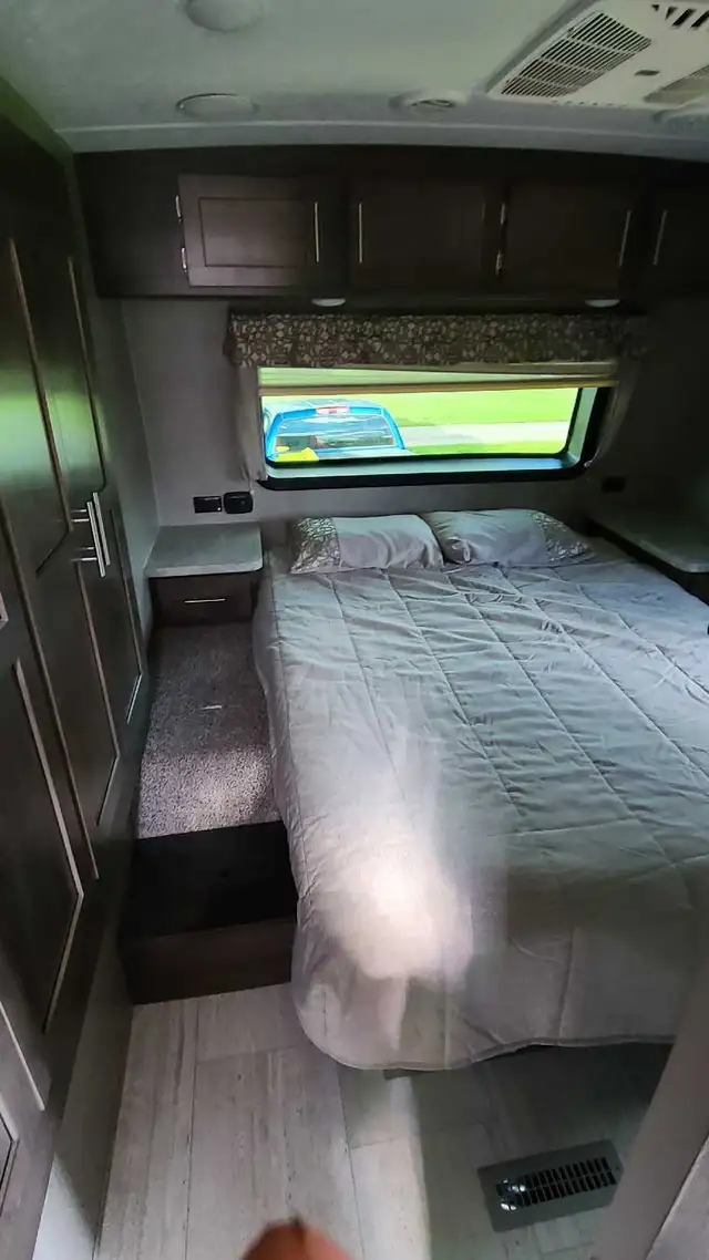 2019 Rockwood ultra lite travel trailer for sale - Photo 6