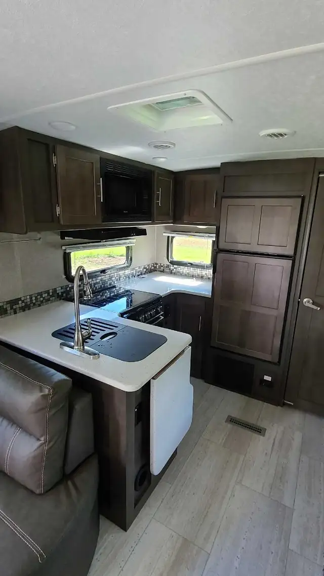 2019 Rockwood ultra lite travel trailer for sale - Photo 7