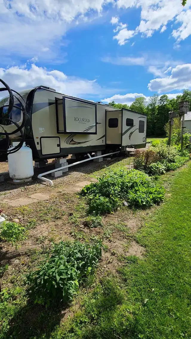 2019 Rockwood ultra lite travel trailer for sale - Photo 10