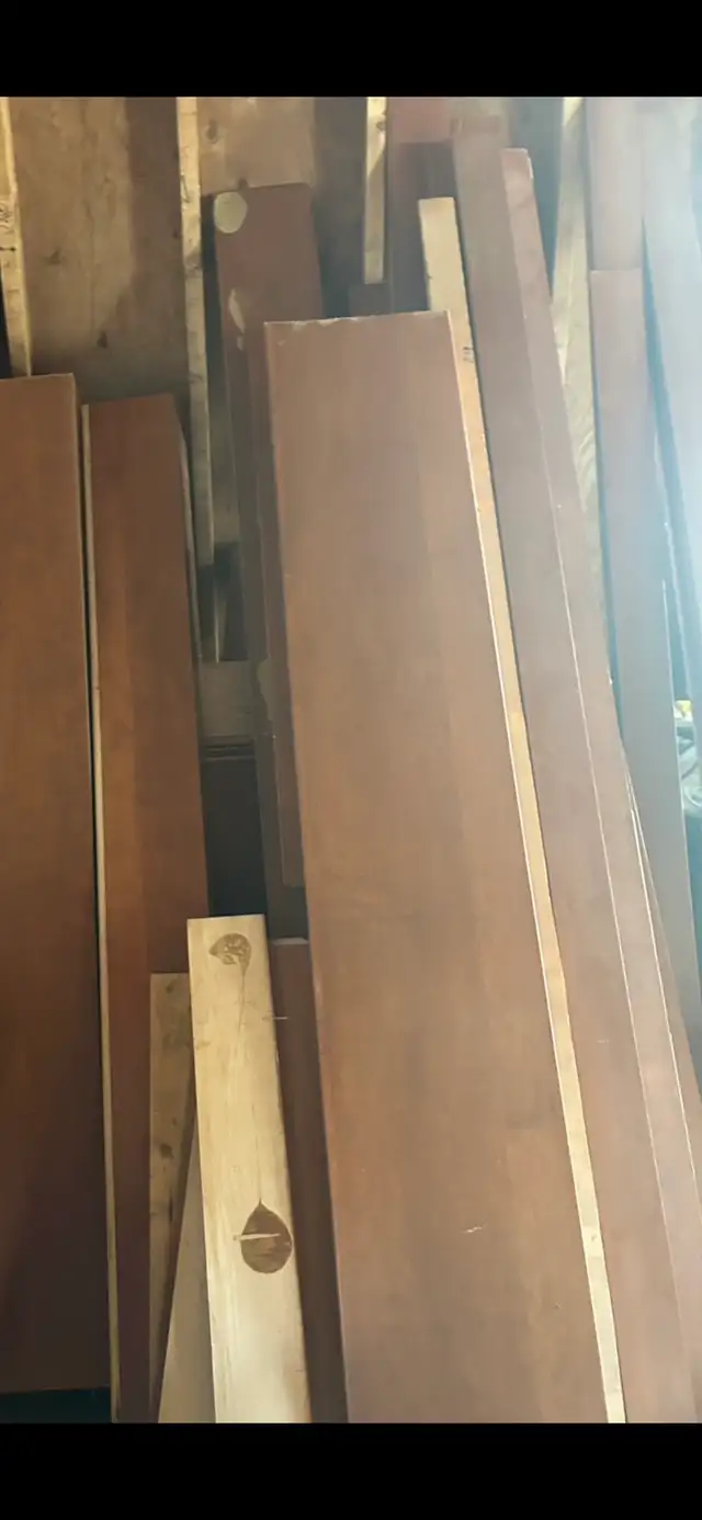 free  wood very good condition got a few nails on them - Photo 2