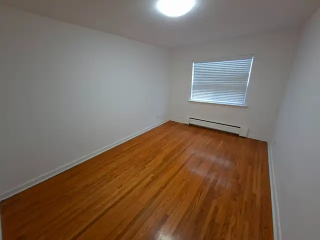 2 bedrooms Apartment in Royal York and Lakeshore - $ 1,795.00 - Photo 4