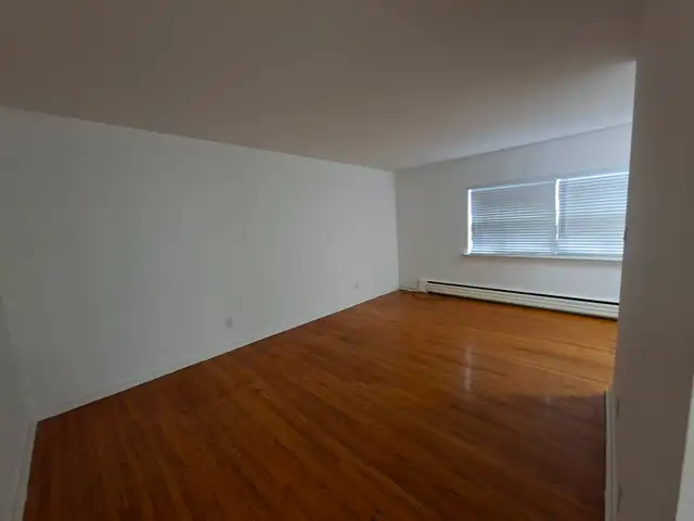 2 bedrooms Apartment in Royal York and Lakeshore - $ 1,795.00 - Photo 5