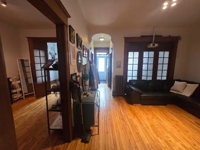 beau 61/2 au RdC avec cachet à louer à Verdun - Photo 2