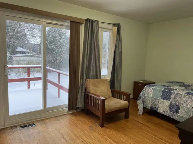 Scarborough house for rent, Lawrence and Midland. - Photo 2