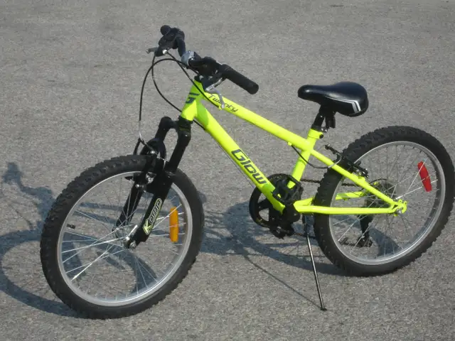OUTGROWN NOW & GREAT SHAPE BOY'S 20' GLOW 7 SPD WITH SUSPENSION! - Photo 2