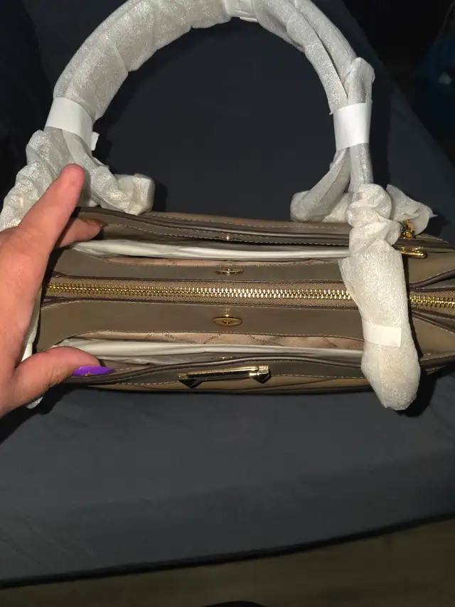 Michael kors purse authentic - Photo 2