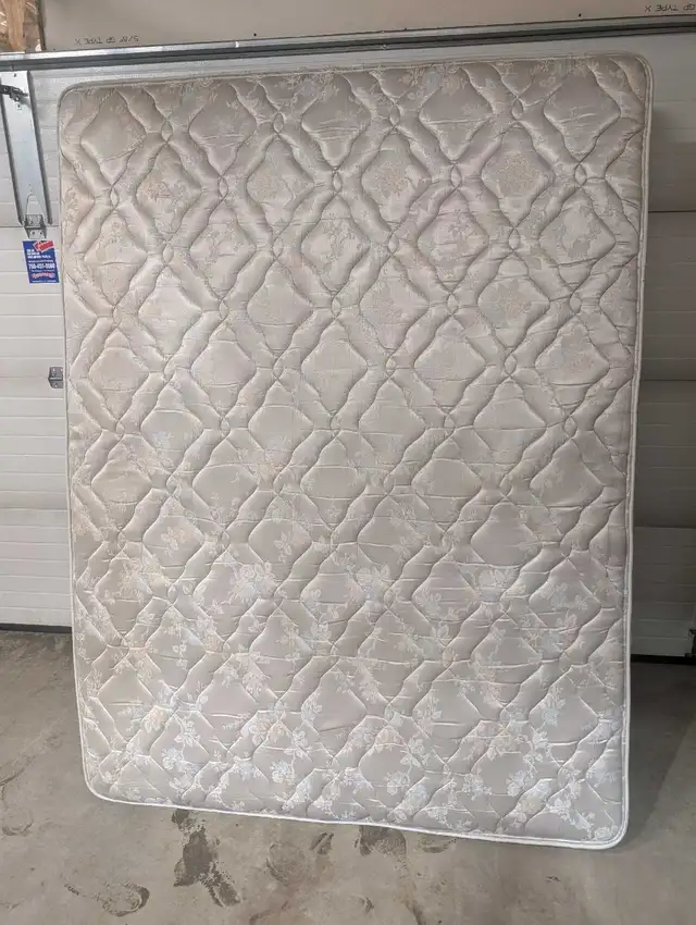 Queen Bed - Can Deliver - Photo 2