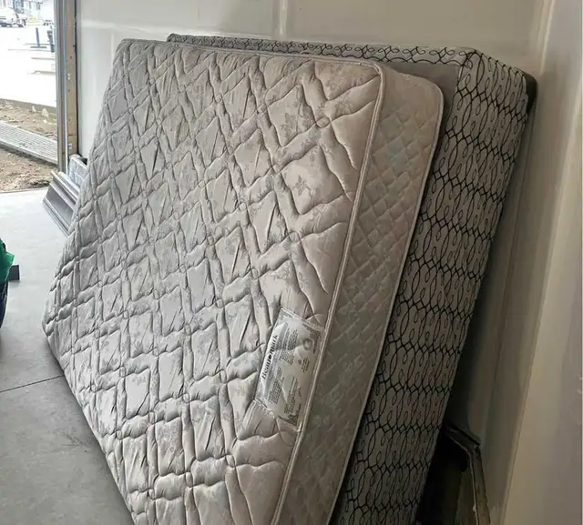 Queen Bed - Can Deliver - Photo 5