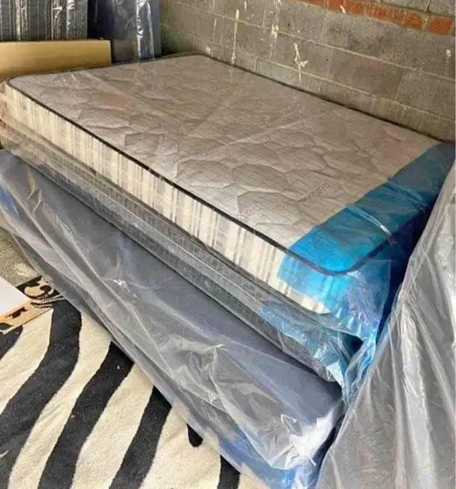 King Mattress Queen Mattress Memory Foam Mattress Like New - Photo 2