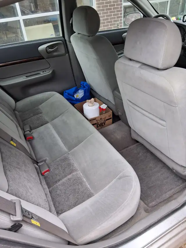 2005 Chev Impala. Safetied, no rust, dependable. Only 175K. - Photo 4