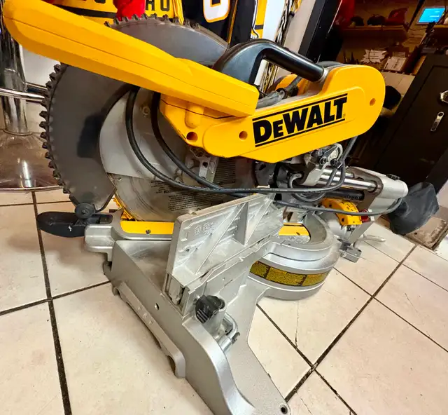 DeWalt | DWS782 12' Slide Compound Miter Saw - Photo 2