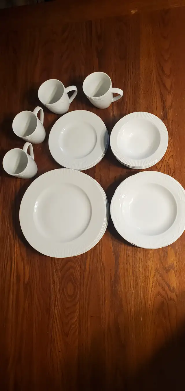 Gluckstein Home Dish Set - $30.00 - Photo 2