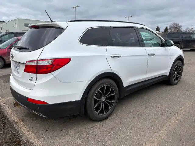 2014 Hyundai SantaFe xl - Photo 3