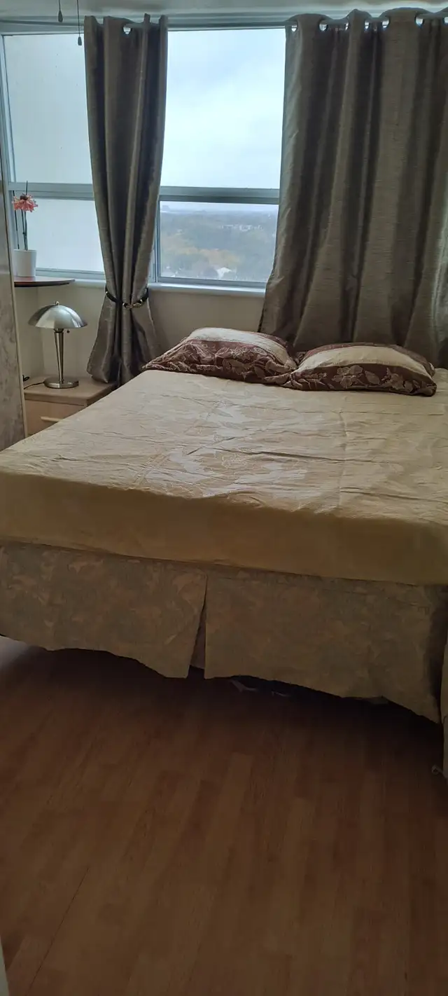 Mississauga close SquareOne rent room available May 1 - Photo 3