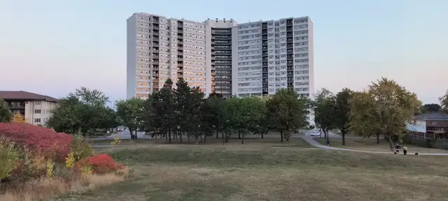 Mississauga close SquareOne rent room available May 1 - Photo 9