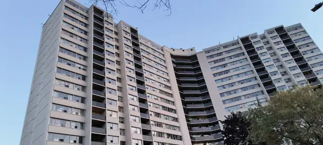 Mississauga close SquareOne rent room available May 1 - Photo 10