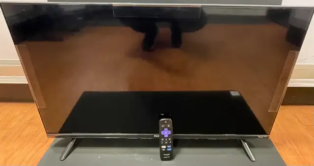 PHILIPS 32" ROKU SMART TV W/REMOTE