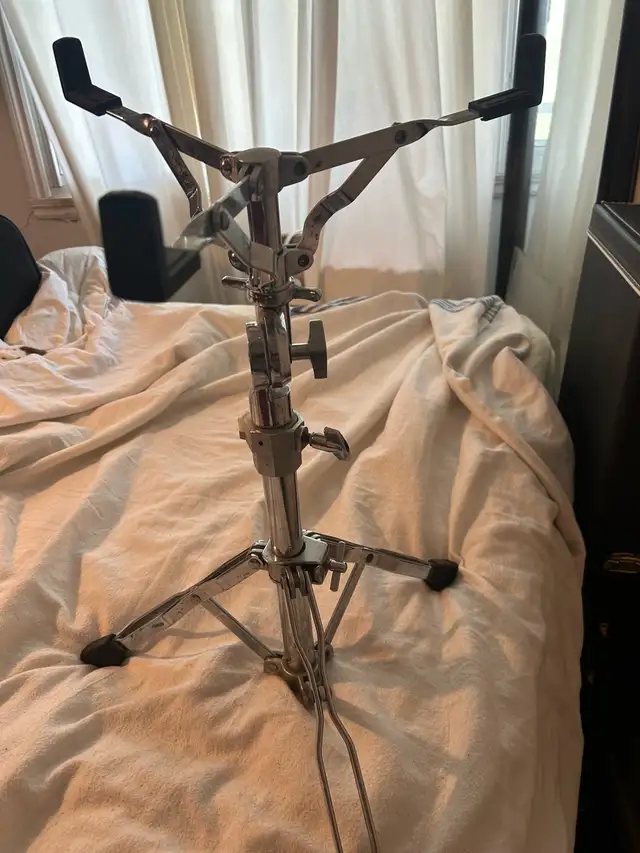 SNARE DRUM DOUBLE BRANCED STAND