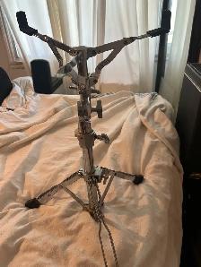 SNARE DRUM DOUBLE BRANCED STAND