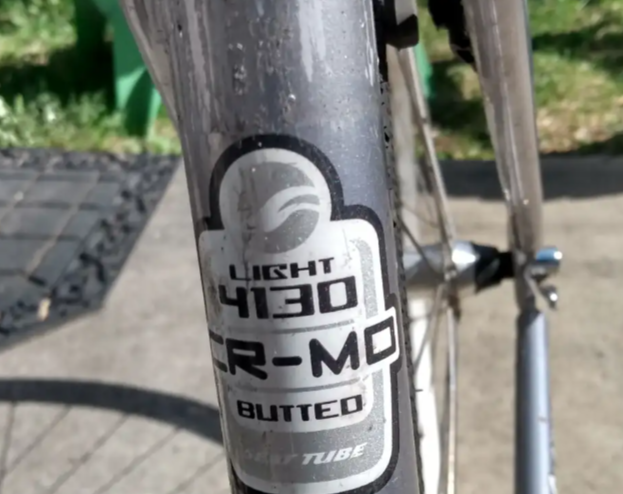 Saturday sale Specialized/Giant  $150 each, 1 hybrid and 1 MTB - Photo 5