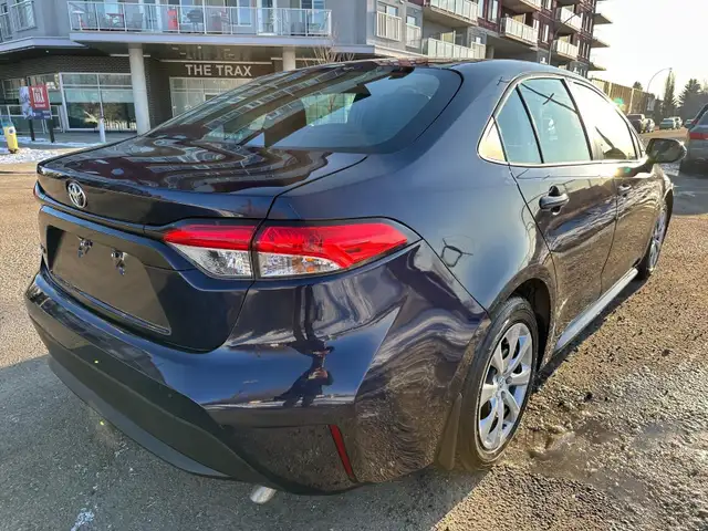 2020 Toyota Corolla LE - Photo 3